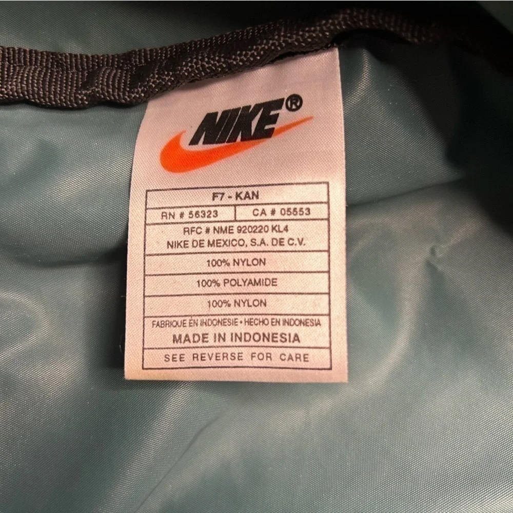 𝅺late 90s Nike Duffle Bag